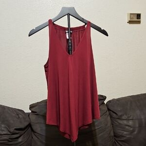 V-Neck Sleeveless Tank Top in Burgundy